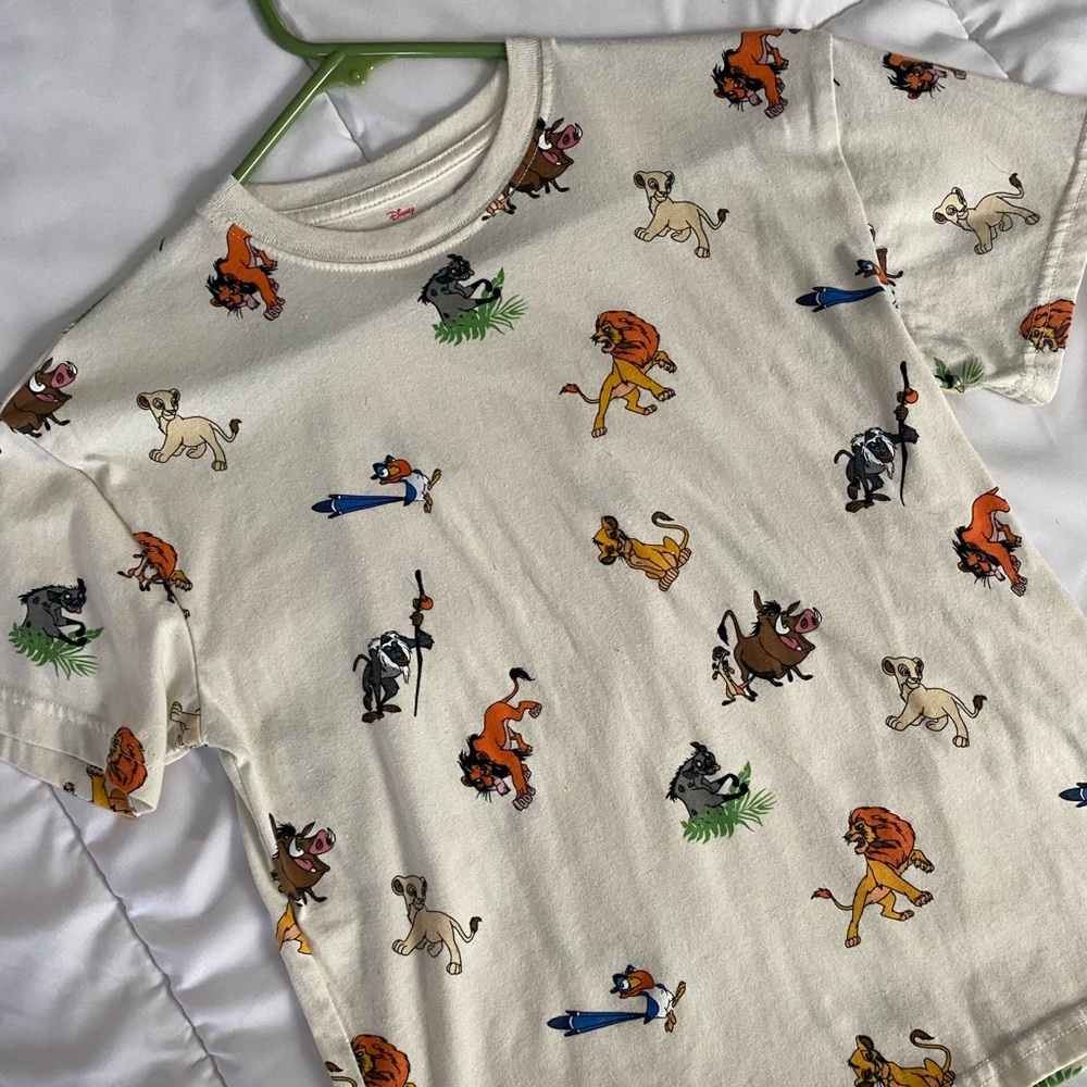 Disney lion king graphic tee